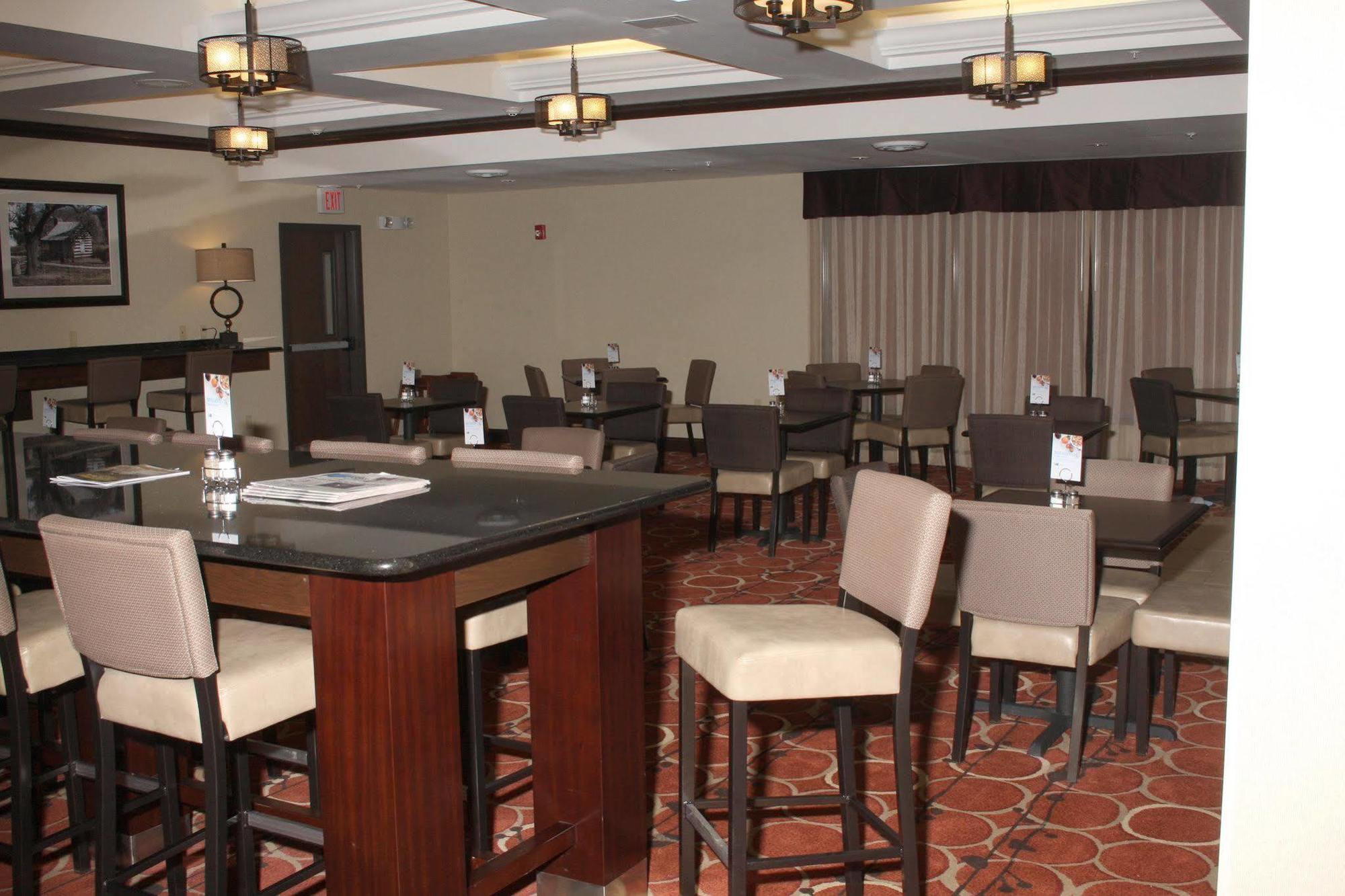 Holiday Inn Express & Suites Cumberland - La Vale By Ihg Exterior foto